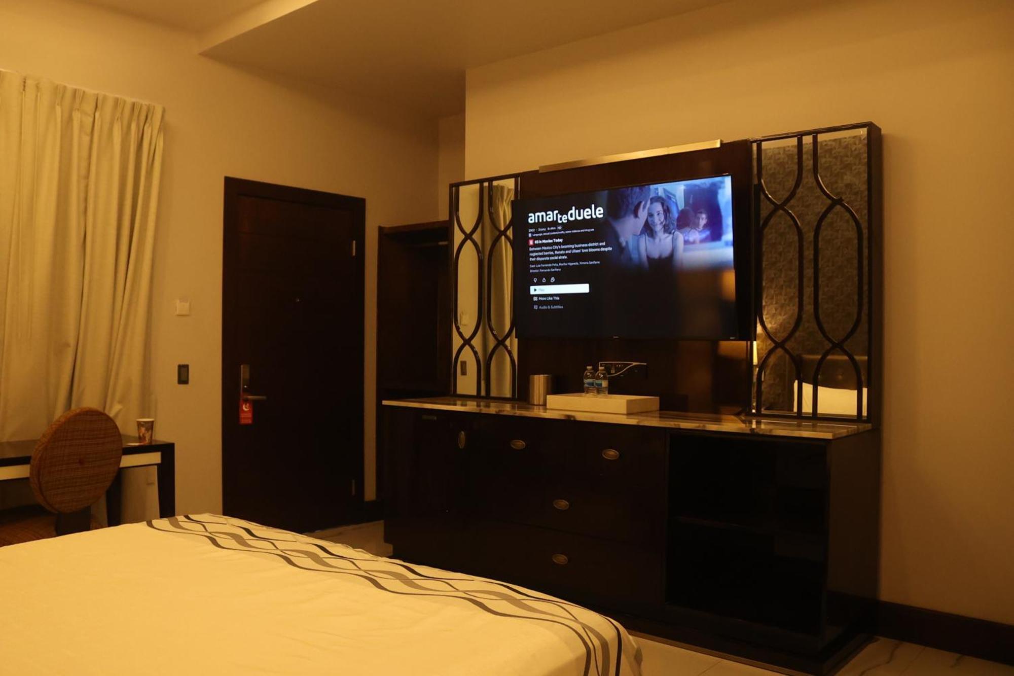 Hotel Wellintown Tijuana Bagian luar foto